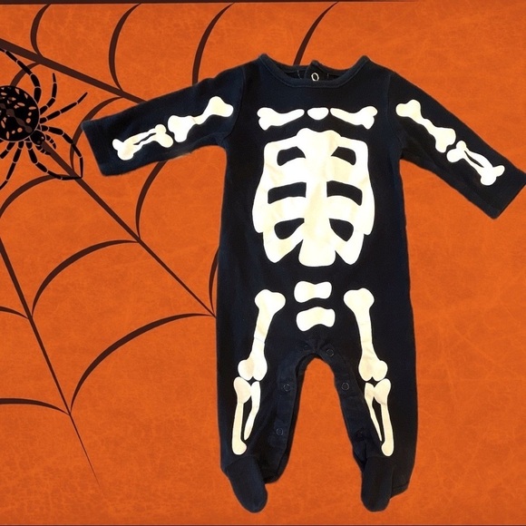 Carter’s Black Glow In Dark Skeleton Onesie/Footie - Picture 1 of 3